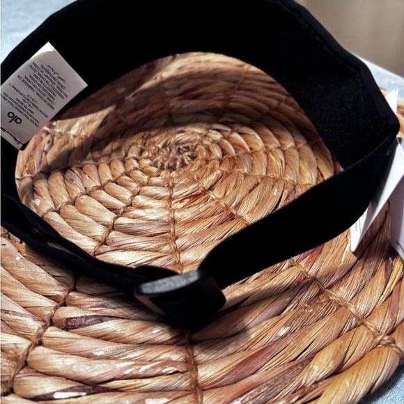 Alo Yoga Airlift Solar Visor Black One Size - Picture 8 of 9